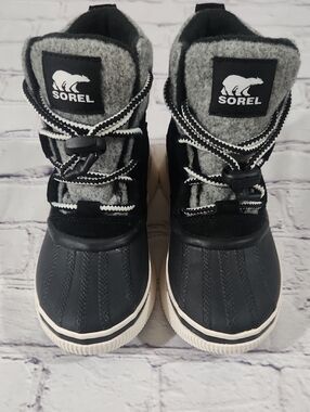 Sorel Kids Black/Gray Snow Boots Size 1